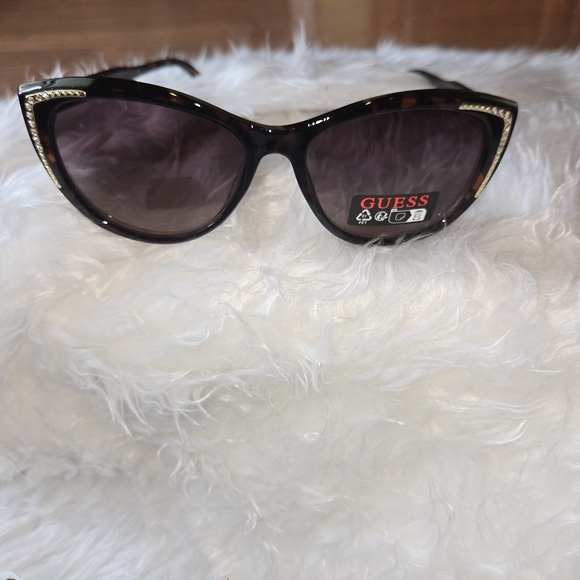 Guess Women\'s Cat Eye Sunglasses with Gold Accents And Rhinestones Havana Brown main image 11